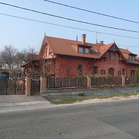Hotel Kerámiapark Guesthaus Budapest Esterno foto