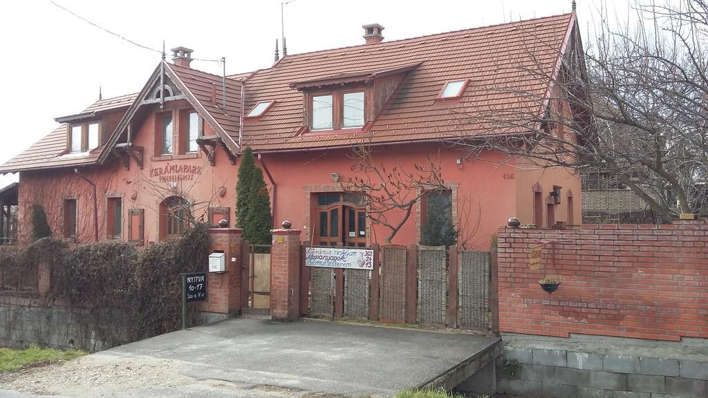 Hotel Kerámiapark Guesthaus Budapest Esterno foto