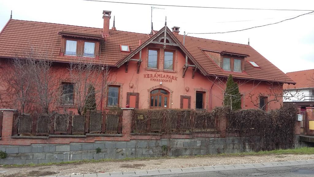 Hotel Kerámiapark Guesthaus Budapest Esterno foto